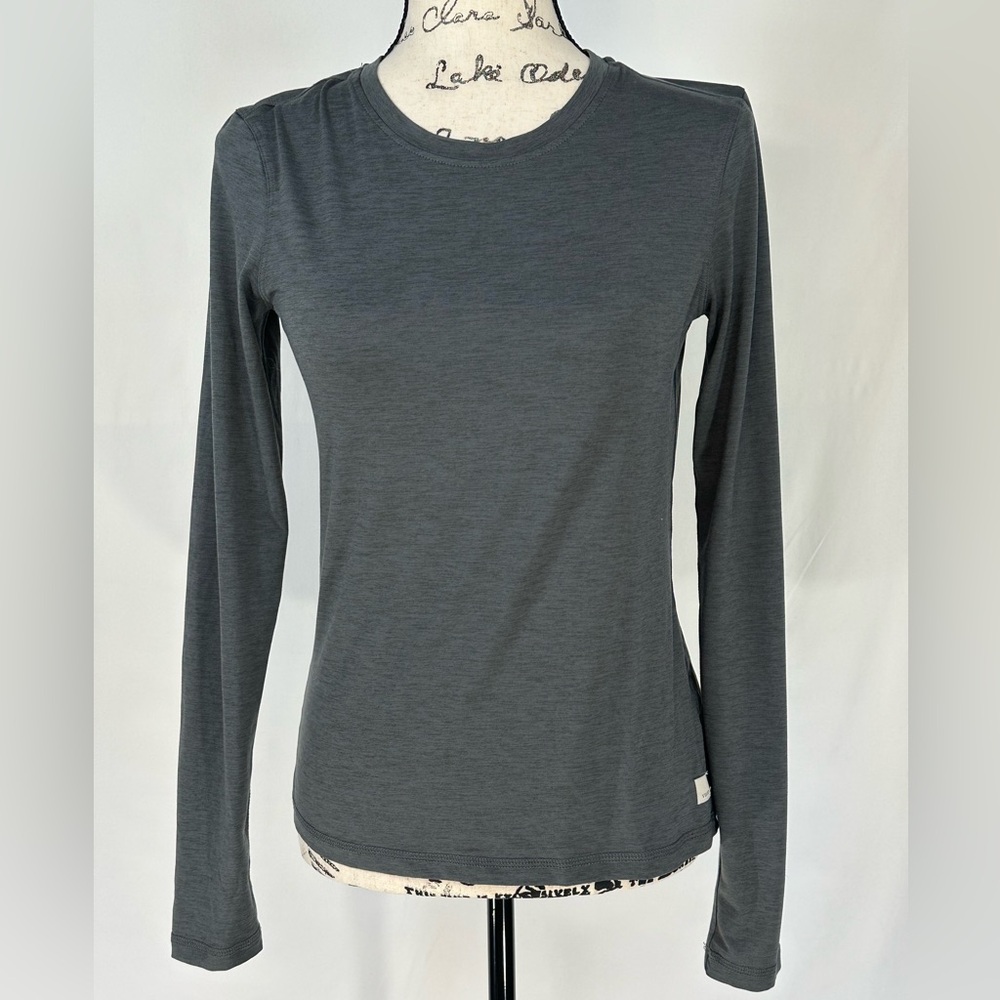 Vuori Shirt Women’s XS Grey Lux Long Sleeve Crew Neck Athleisure Top Loungewear